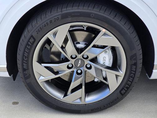 Alta White 2025 Genesis Electrified GV70 Advanced AWD