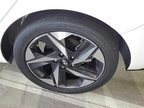 2022 Hyundai ELANTRA Limited