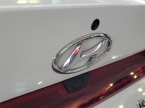 2022 Hyundai ELANTRA Limited