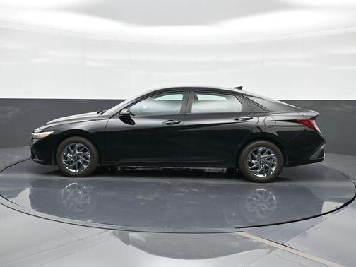 Abyss Black 2024 Hyundai ELANTRA SEL