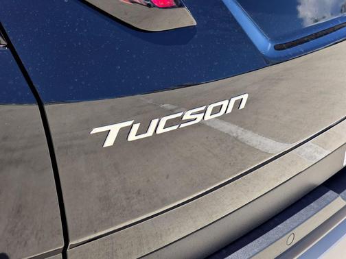 Phantom Black 2026 Hyundai TUCSON SEL Plus