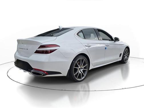 Uyuni White 2026 Genesis G70 2.5T RWD Prestige