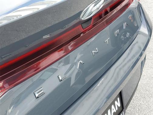 2023 Hyundai ELANTRA SE