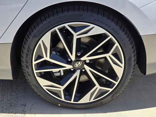 2025 Hyundai IONIQ 6 SEL