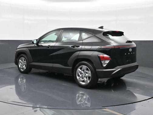 Abyss Black Pearl 2025 Hyundai KONA SE
