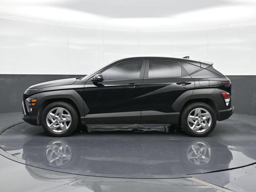 Abyss Black Pearl 2025 Hyundai KONA SE