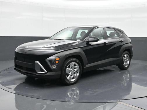 Abyss Black Pearl 2025 Hyundai KONA SE