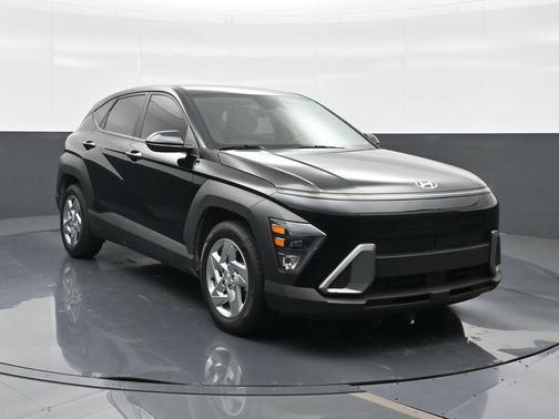 Abyss Black Pearl 2025 Hyundai KONA SE