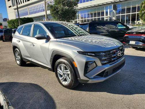 2025 Hyundai TUCSON SE