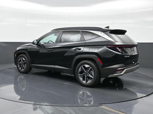 Phantom Black 2025 Hyundai TUCSON SEL Convenience