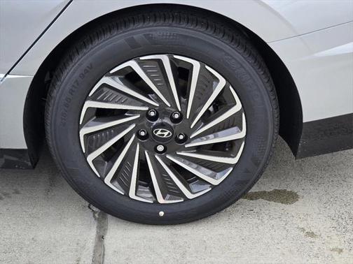 2025 Hyundai SONATA Hybrid SE