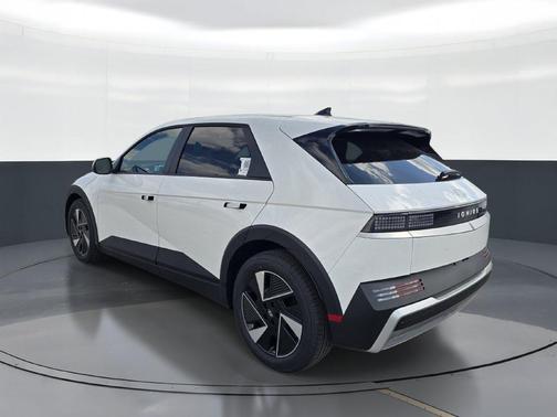 Atlas White 2027 Hyundai IONIQ 5 SE