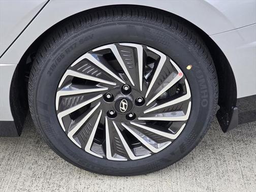 2025 Hyundai SONATA Hybrid SE