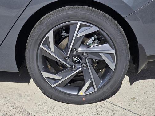 Ecotronic Gray 2026 Hyundai ELANTRA Limited