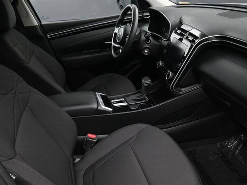 Shimmering Silver 2023 Hyundai TUCSON SE