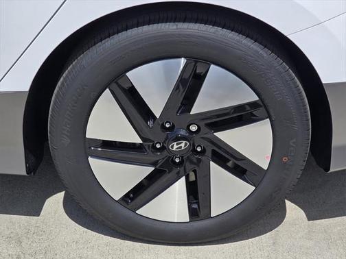 2025 Hyundai IONIQ 6 SE