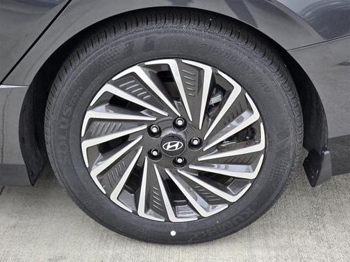 2025 Hyundai SONATA Hybrid SE