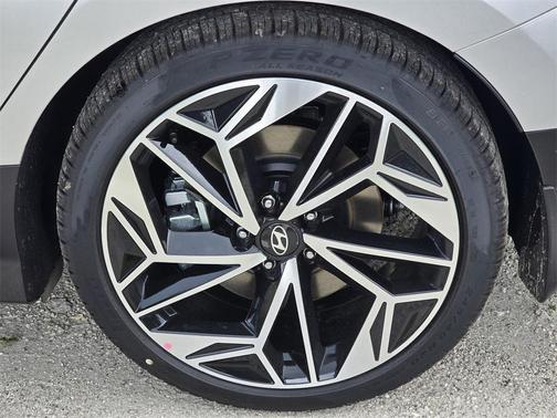 2025 Hyundai IONIQ 6 SEL
