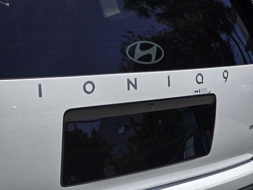 Snow White Pearl 2026 Hyundai IONIQ 9 SE