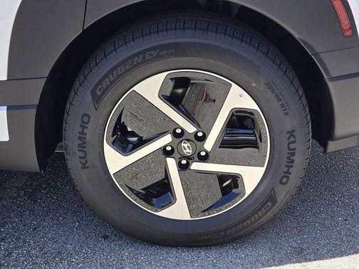 Snow White Pearl 2026 Hyundai IONIQ 9 SE