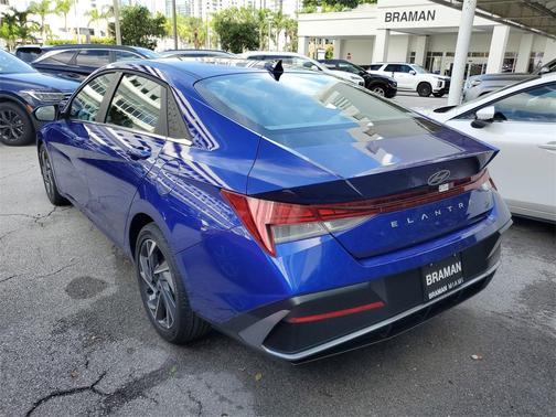 2025 Hyundai ELANTRA SEL