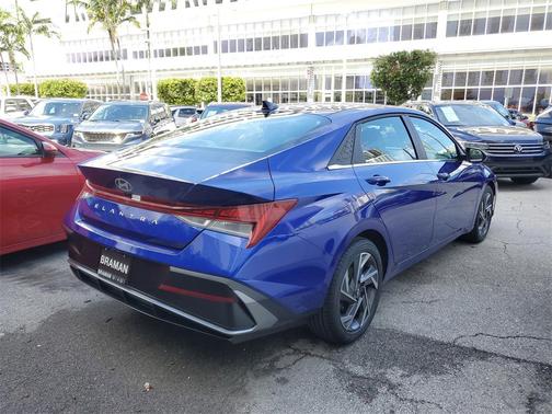 2025 Hyundai ELANTRA SEL