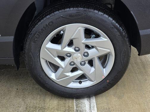 Cyber Gray Metallic 2027 Hyundai KONA SE
