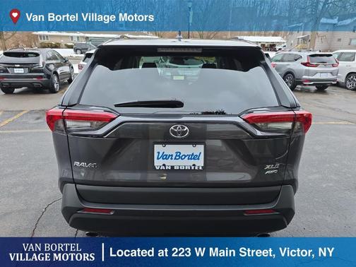 2023 Toyota RAV4 XLE