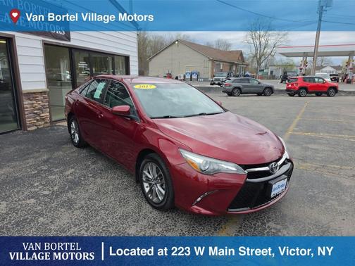 Pearl 2017 Toyota Camry SE