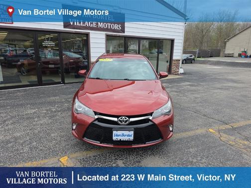 Pearl 2017 Toyota Camry SE