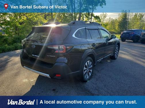 Crystal Black Silica 2023 Subaru Outback Limited