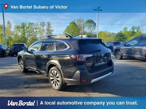 Crystal Black Silica 2023 Subaru Outback Limited