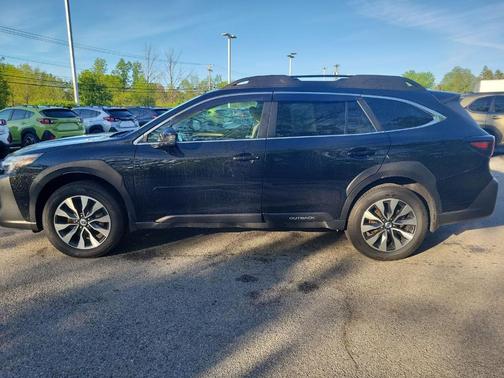 Crystal Black Silica 2023 Subaru Outback Limited