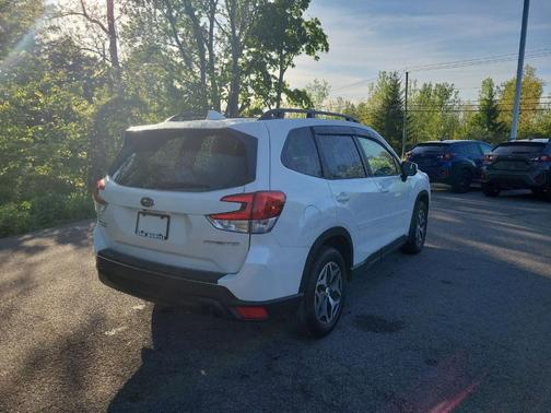Crystal White Pearl 2023 Subaru Forester Premium
