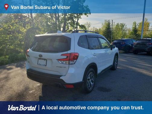 Crystal White Pearl 2023 Subaru Forester Premium