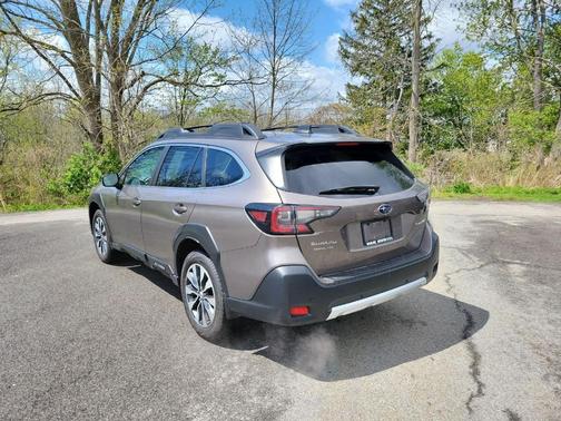 Brilliant Bronze Metallic 2023 Subaru Outback Limited