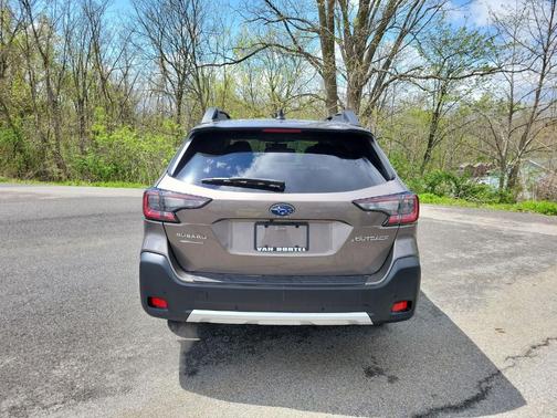 Brilliant Bronze Metallic 2023 Subaru Outback Limited