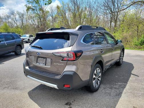 Brilliant Bronze Metallic 2023 Subaru Outback Limited