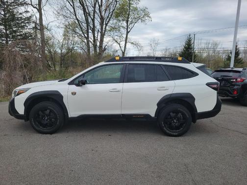 Crystal White Pearl 2023 Subaru Outback Wilderness