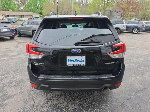 Crystal Black Silica 2021 Subaru Forester Premium