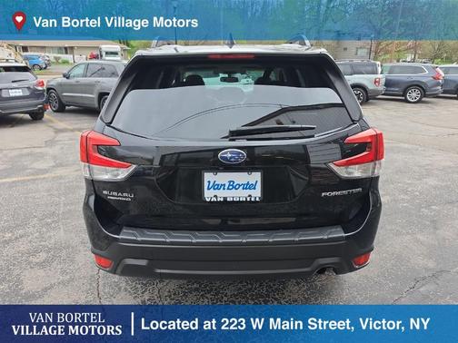 Crystal Black Silica 2021 Subaru Forester Premium