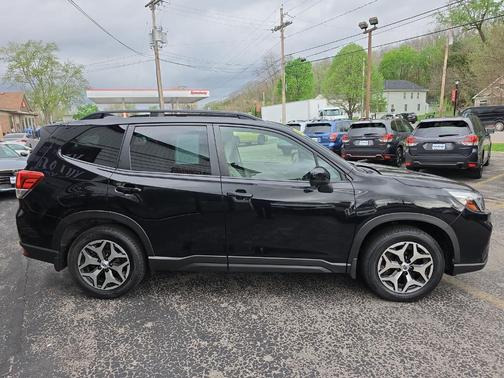 Crystal Black Silica 2021 Subaru Forester Premium