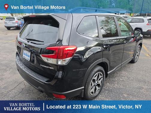 Crystal Black Silica 2021 Subaru Forester Premium