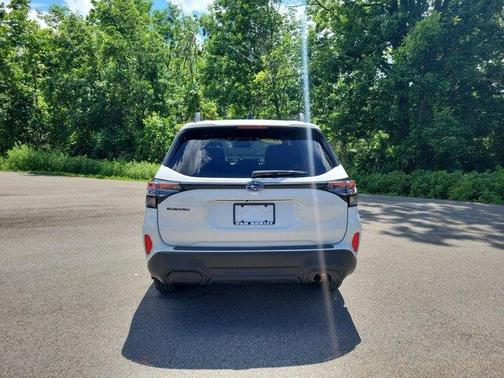 Crystal White Pearl 2025 Subaru Forester Premium