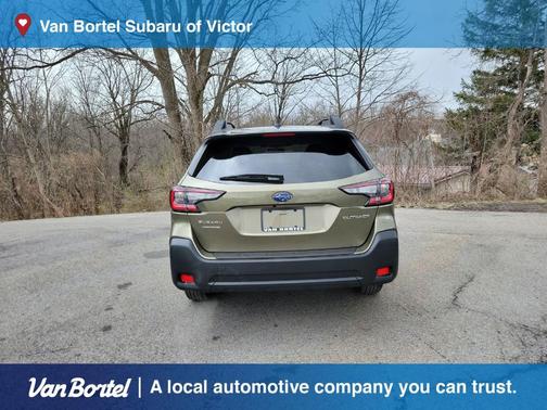 Green Metallic 2025 Subaru Outback Premium