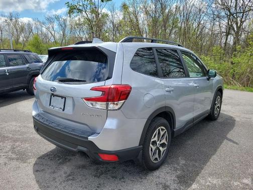 Ice Silver Metallic 2021 Subaru Forester Premium
