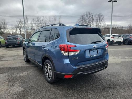 Horizon Blue Pearl 2023 Subaru Forester 2.5i Premium