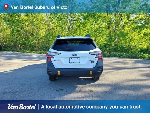 Crystal White Pearl 2022 Subaru Outback Wilderness