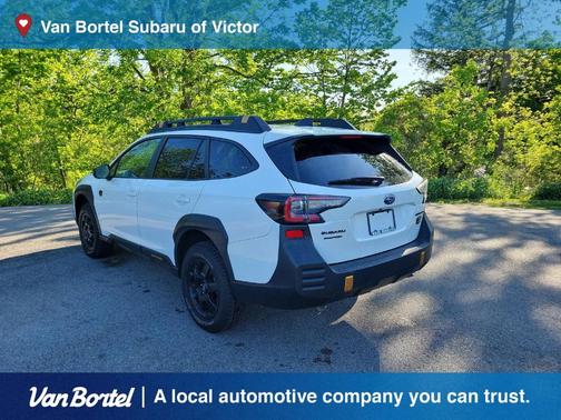 Crystal White Pearl 2022 Subaru Outback Wilderness