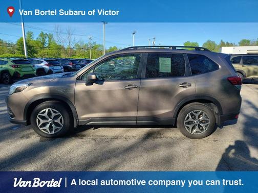 Brilliant Bronze Metallic 2023 Subaru Forester Premium